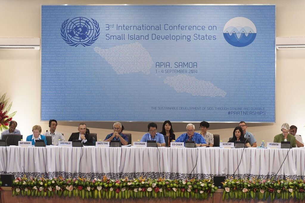 IMAGE–2014 Small Island Developing States Meeting in Samoa. Wikimedia Commons (https://commons.wikimedia.org/wiki/File:2014_Small_Island_Developing_States_meeting_in_Samoa.jpg)